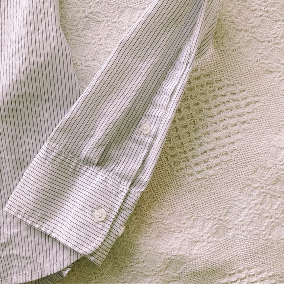 H&M pinstripe crisp long sleeve button down shirt - Picture 5 of 5